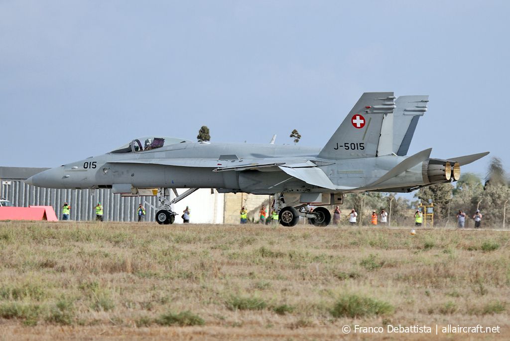 J-5015 (1361) 1998 McDonnell Douglas F/A-18C Hornet