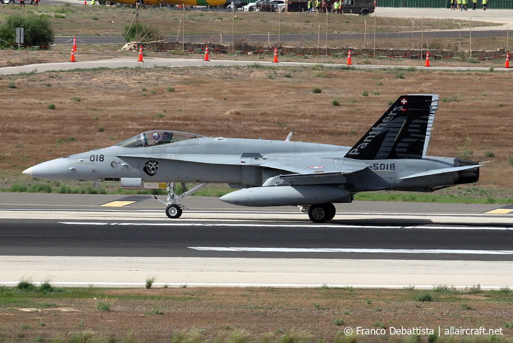J-5018 1998 McDonnell Douglas F/A-18C Hornet