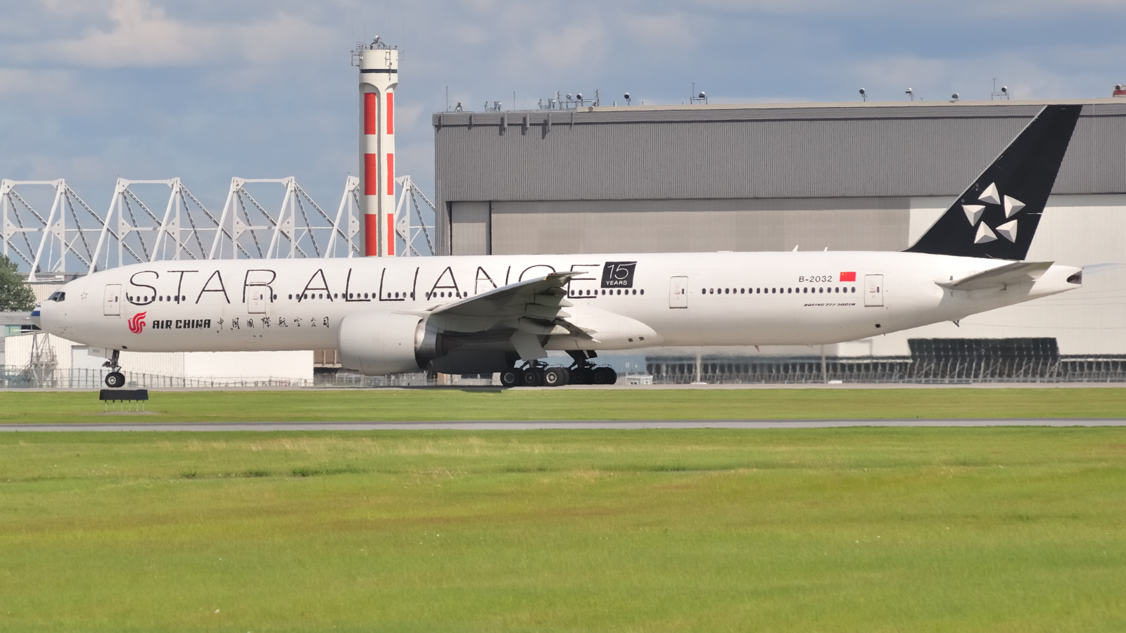 B-2023 · Boeing 777-39L/ER · (YUL / CYUL)