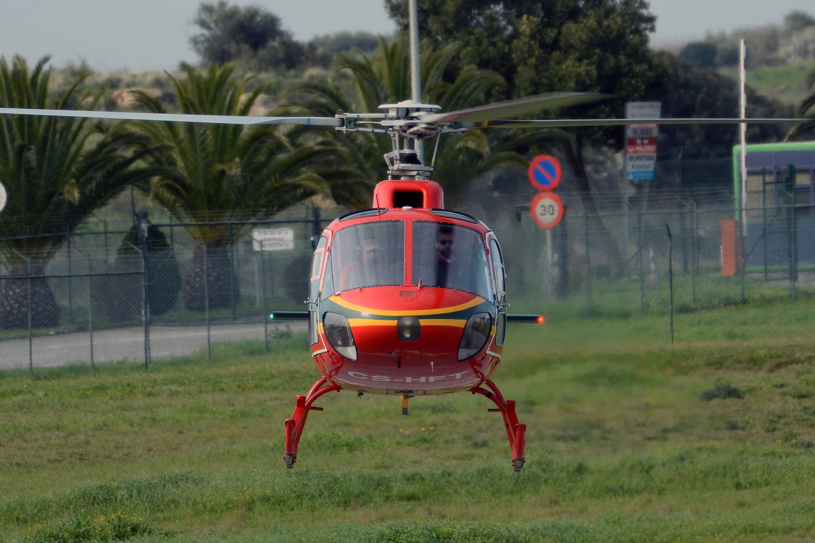 CS-HFT (2097) Eurocopter AS 350B2 Ecureuil