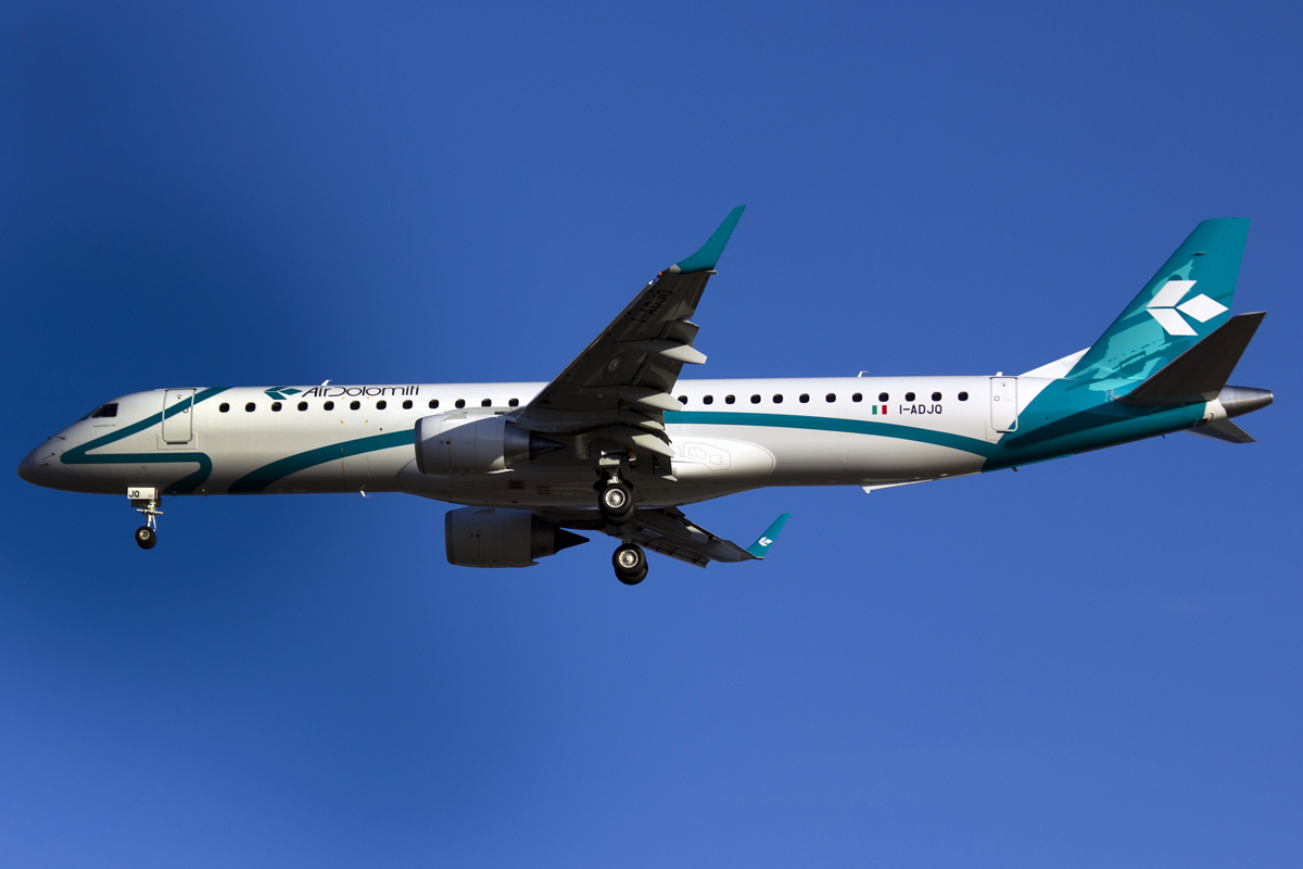I-ADJQ (cn 19000587) Embraer 190-200LR
