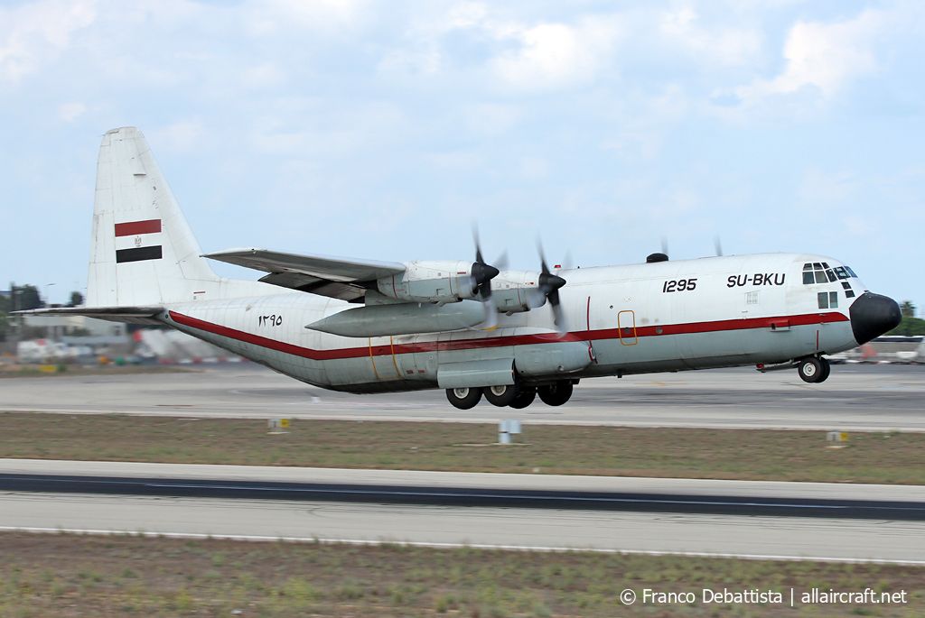 1295 / SU-BKU 1992 Lockheed C-130H-30 Hercules