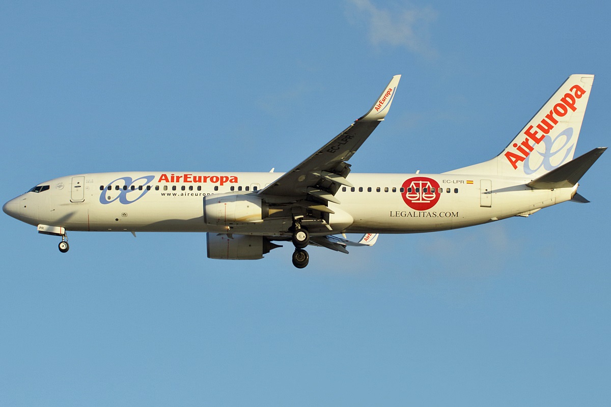 EC-LPR (36588) 2012 Boeing 737-85P(WL)