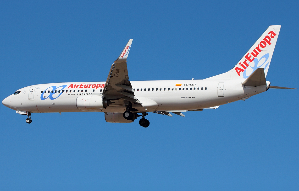 EC-LUT, (cn 36592), Boeing 737-85P