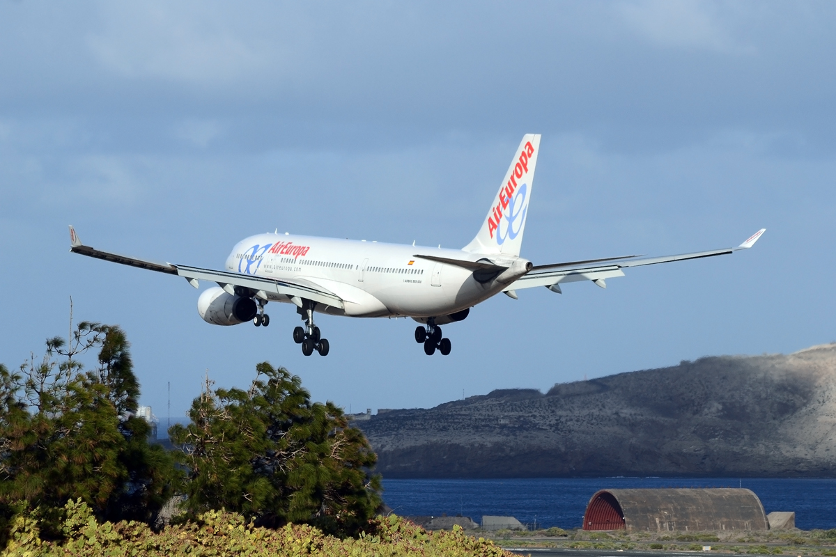 EC-LQO (cn 0505) Airbus A330-243