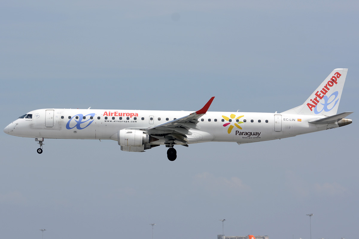 EC-LIN (cn 19000401) Embraer 190-200LR