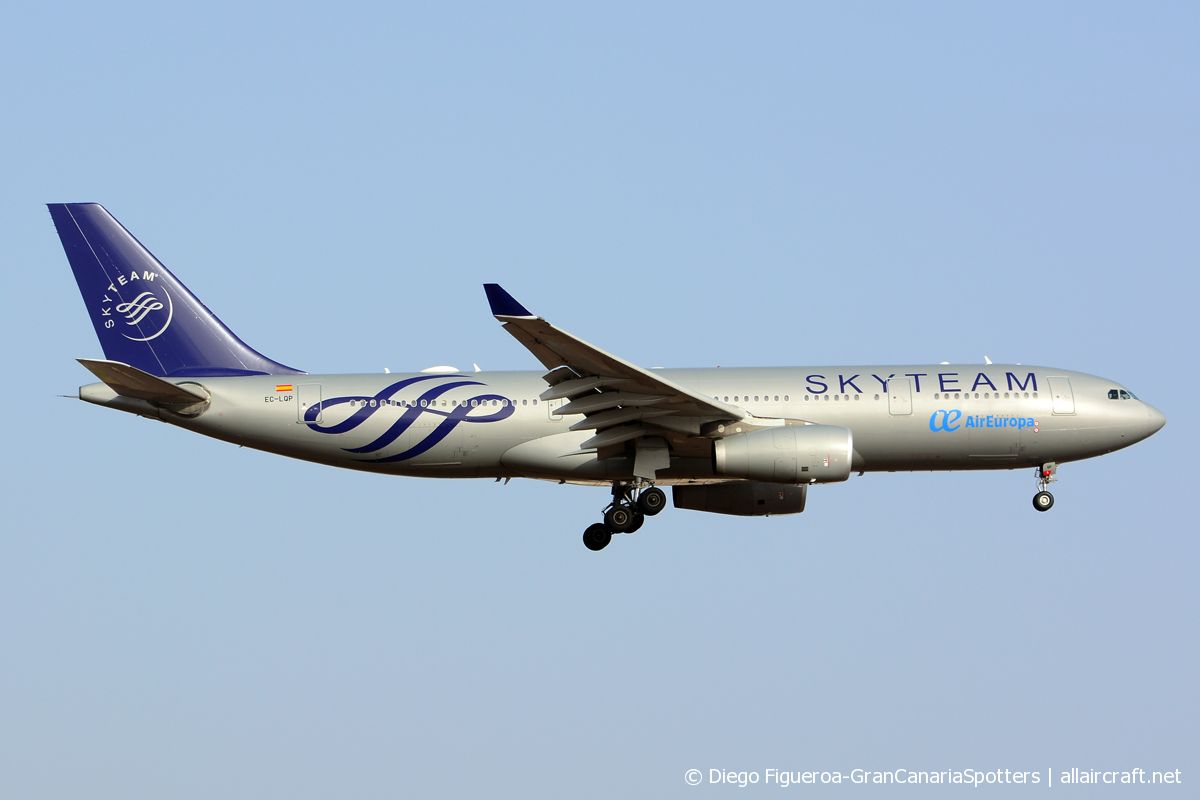 EC-LQP (526) 2003 Airbus A330-243