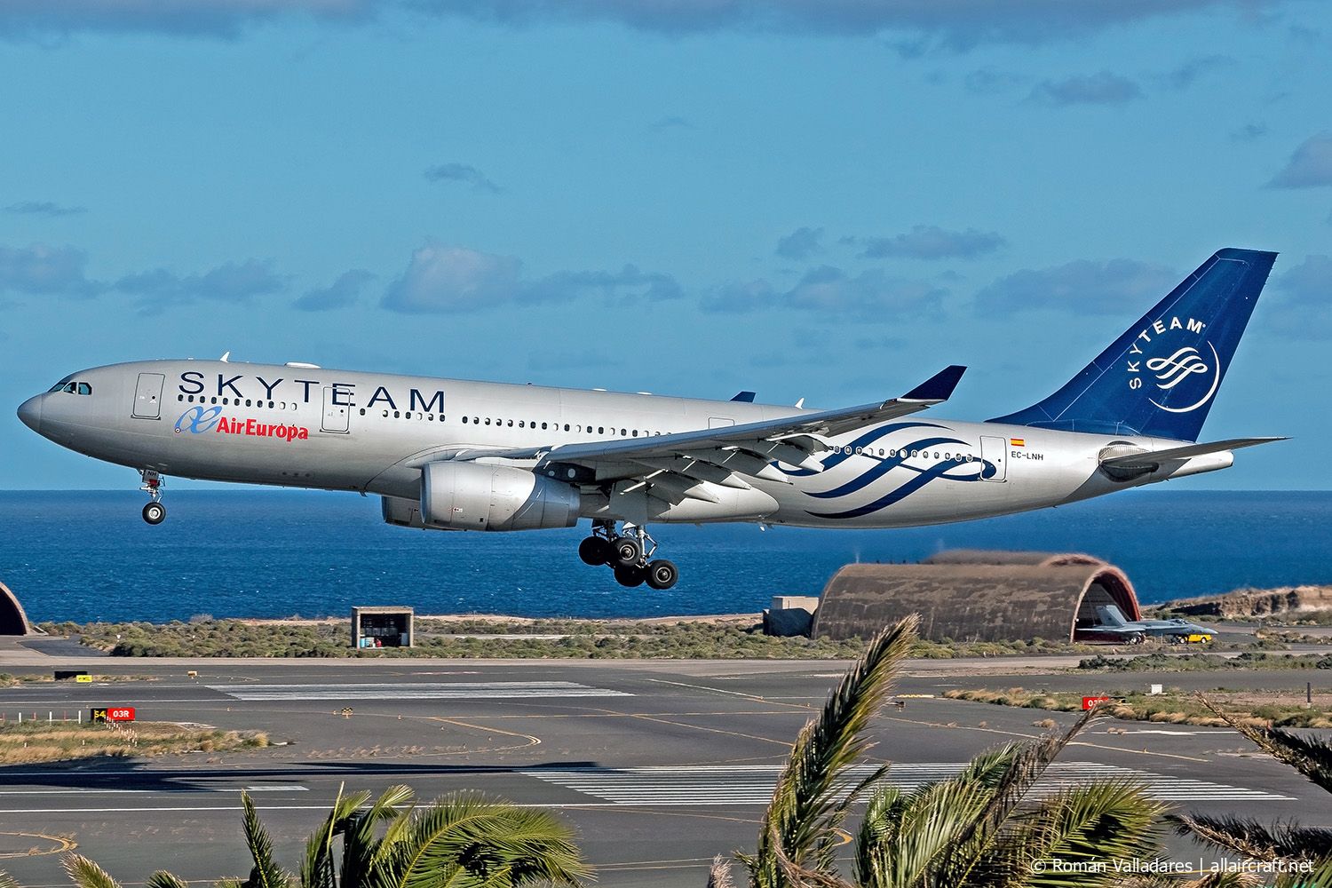 EC-LNH (551) 2003 Airbus A330-243