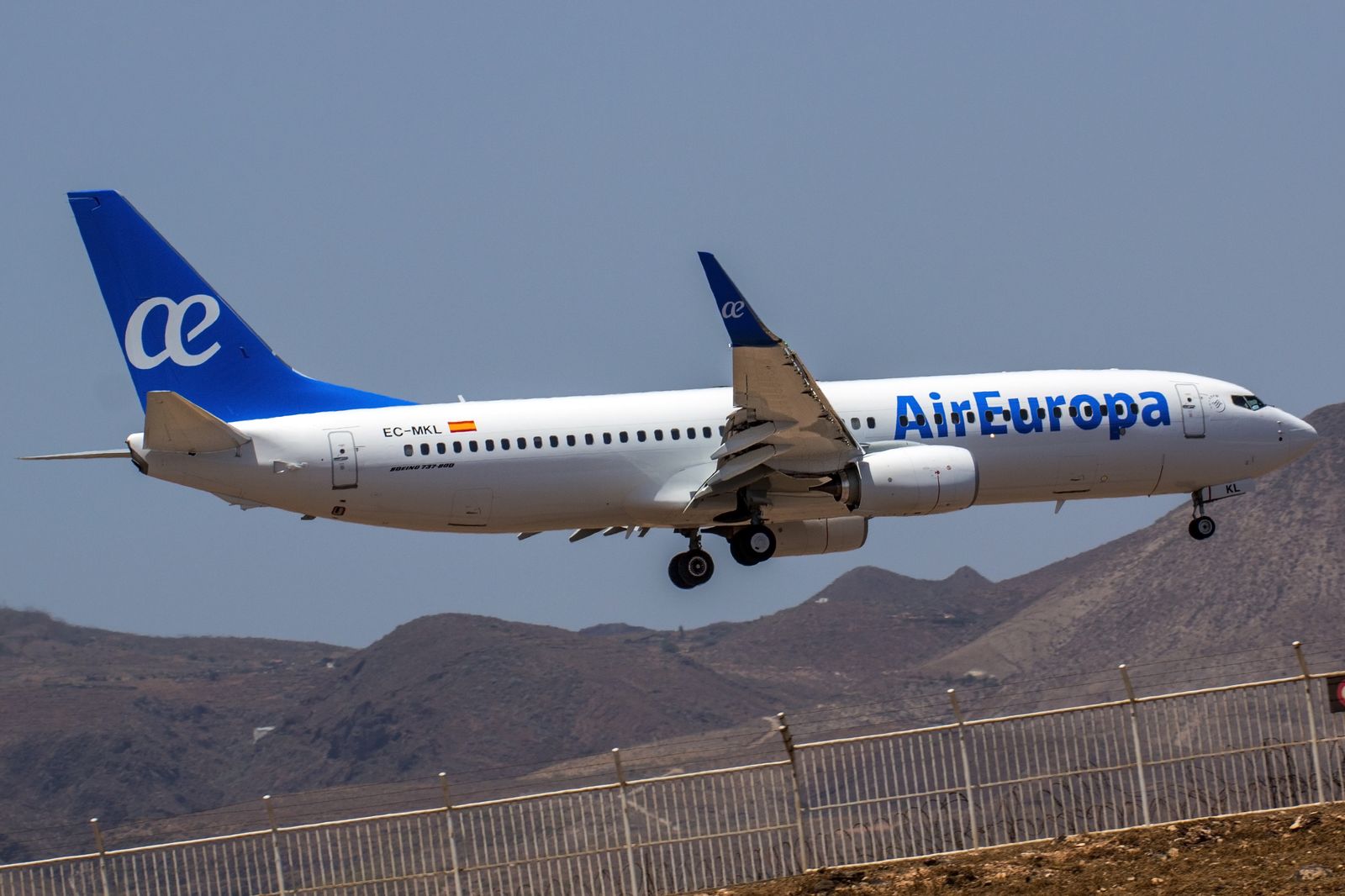 EC-MKL (60585) 2016 Boeing 737-85P(WL)