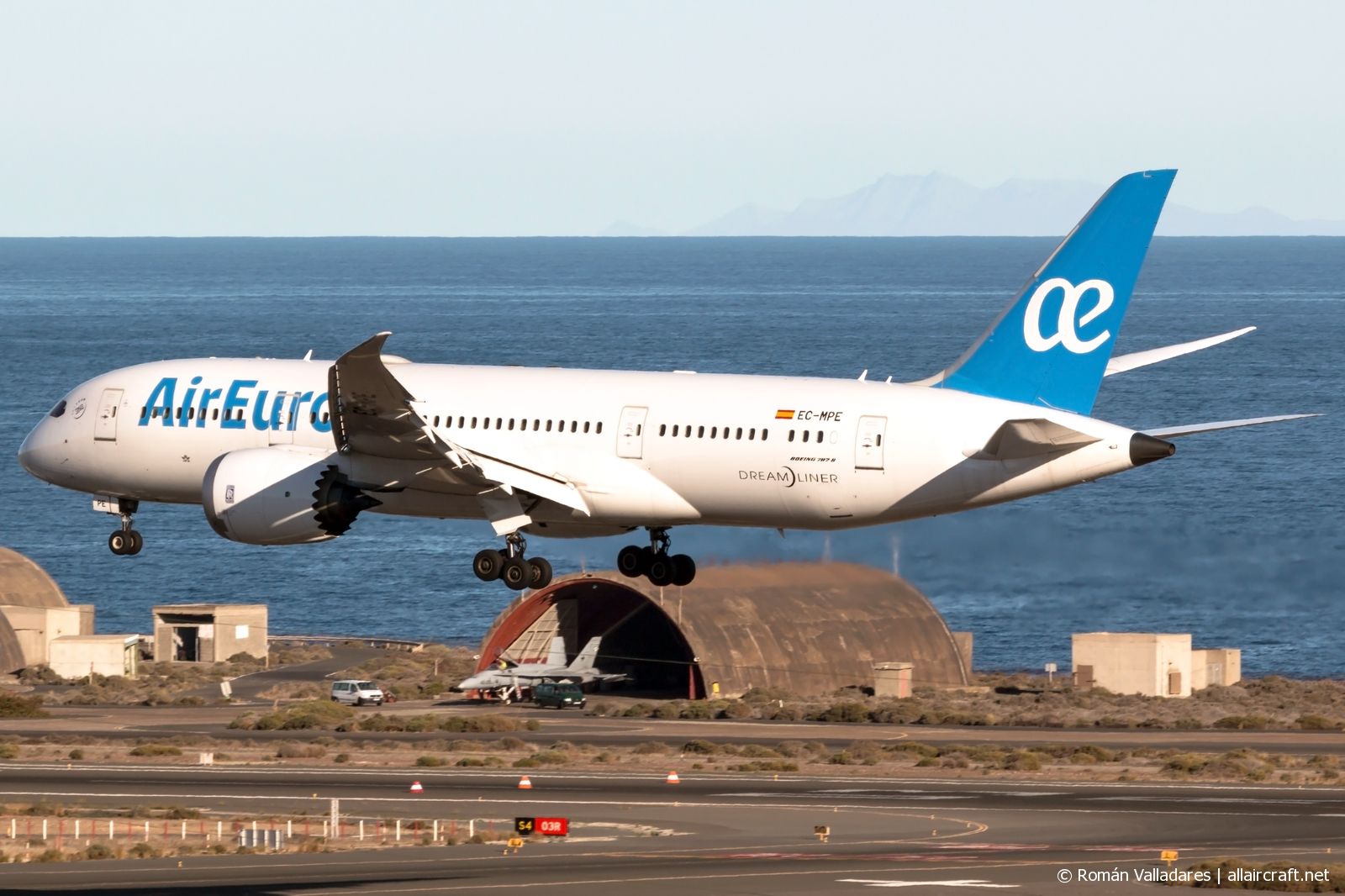 EC-MPE (cn 36418) Boeing 787-8