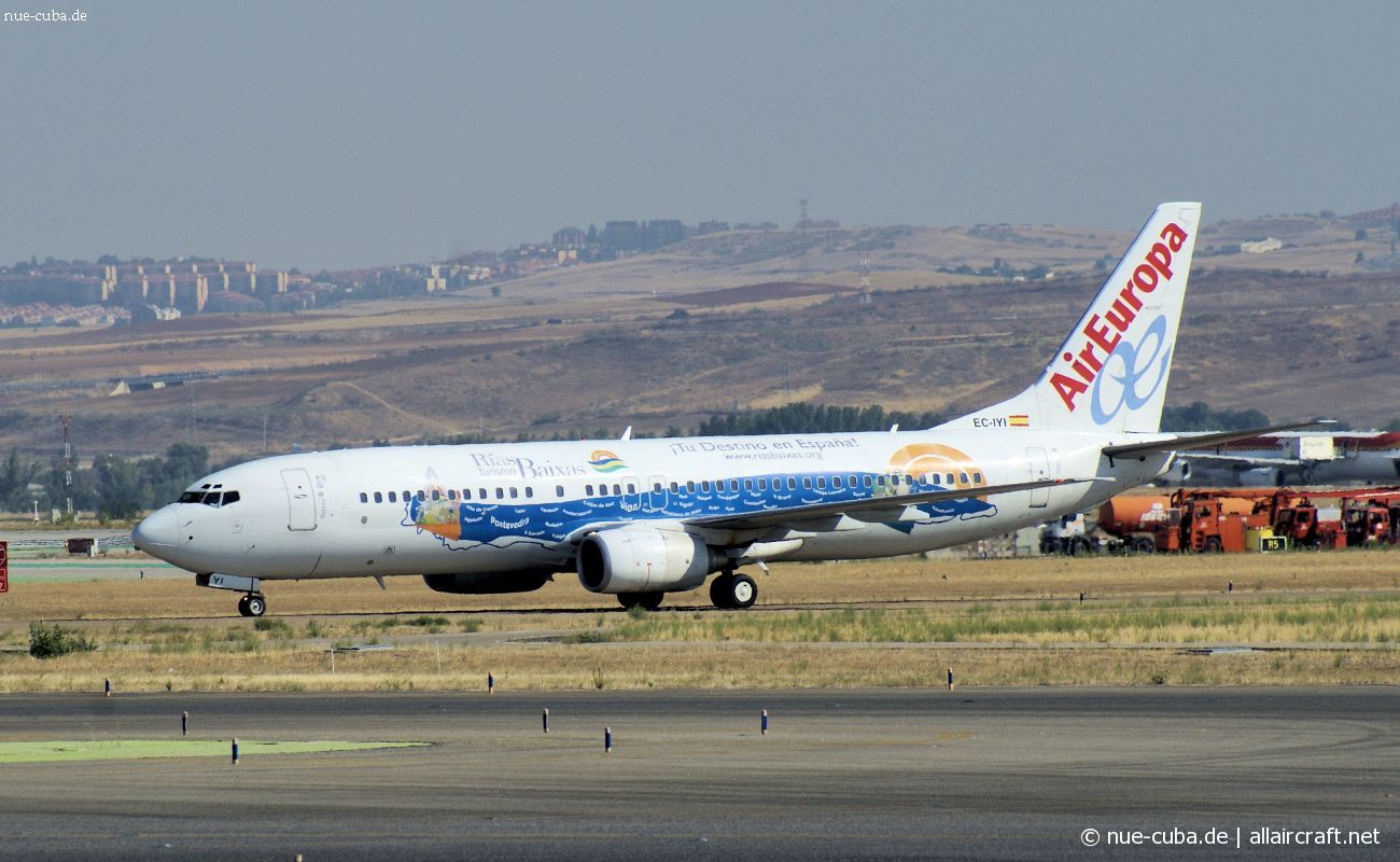 EC-IYI (30194) 2000 Boeing 737-883