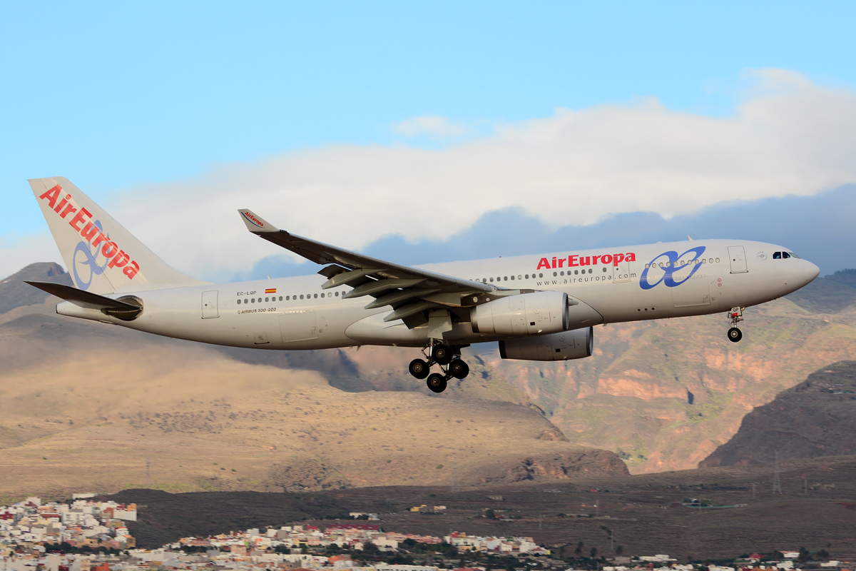 EC-LQP (526) 2003 Airbus A330-243