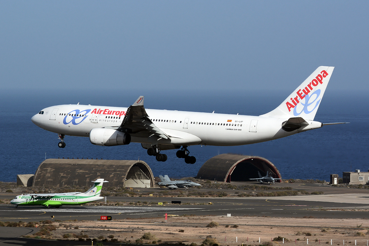 EC-LQP (526) 2003 Airbus A330-243