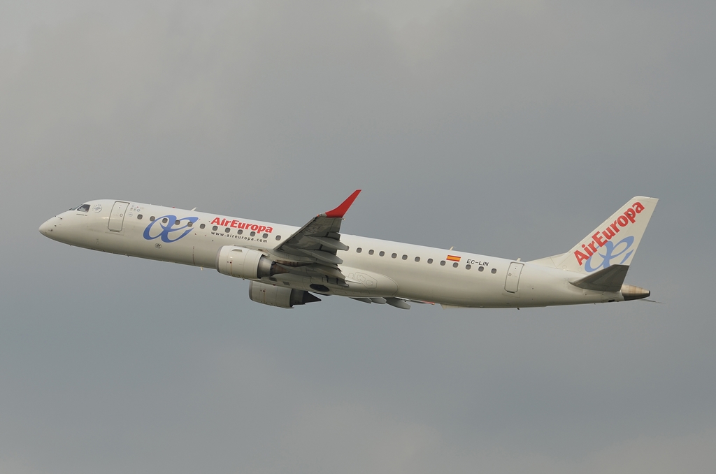 EC-LIN (cn 19000401) Embraer 190-200LR