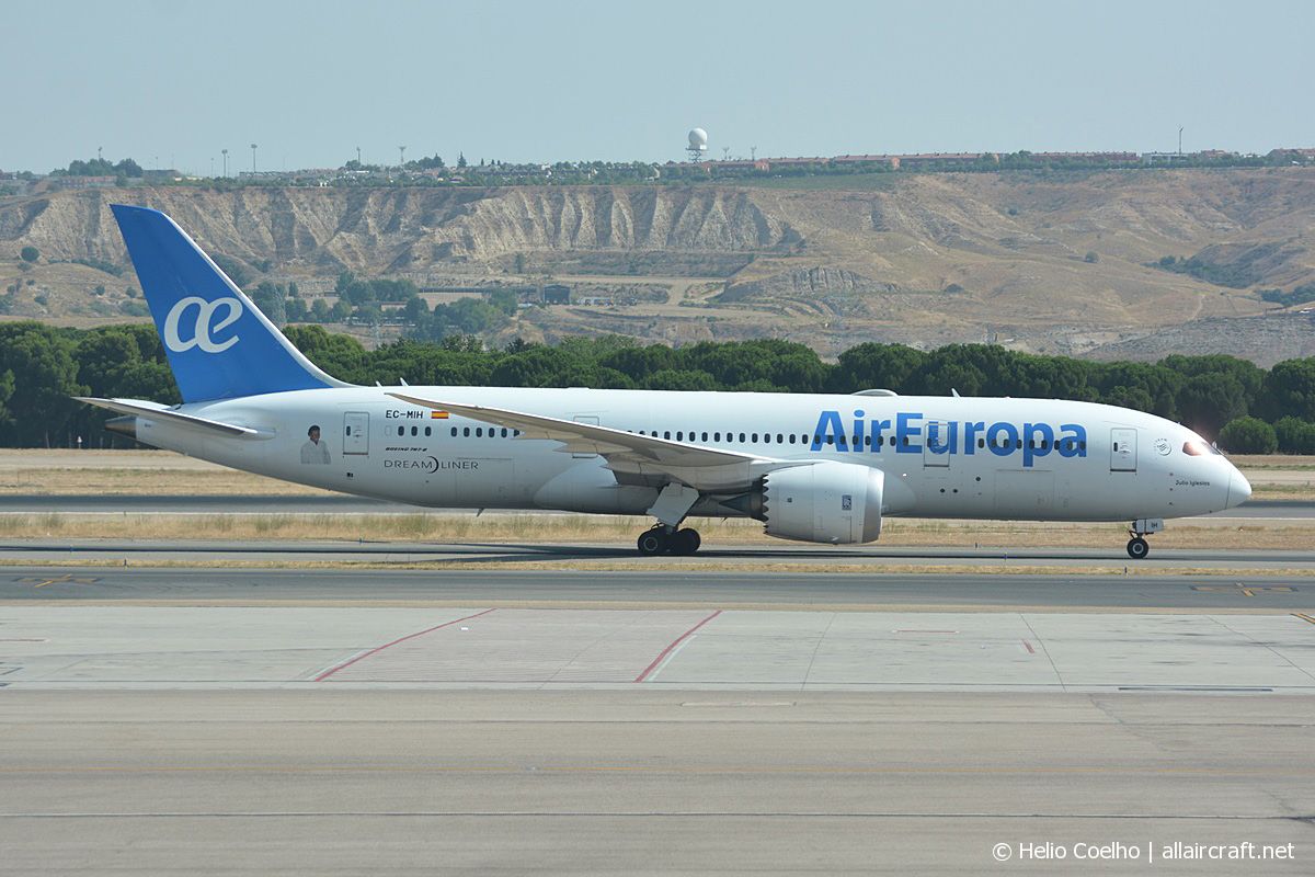 EC-MIH (cn 36413) Boeing 787-8