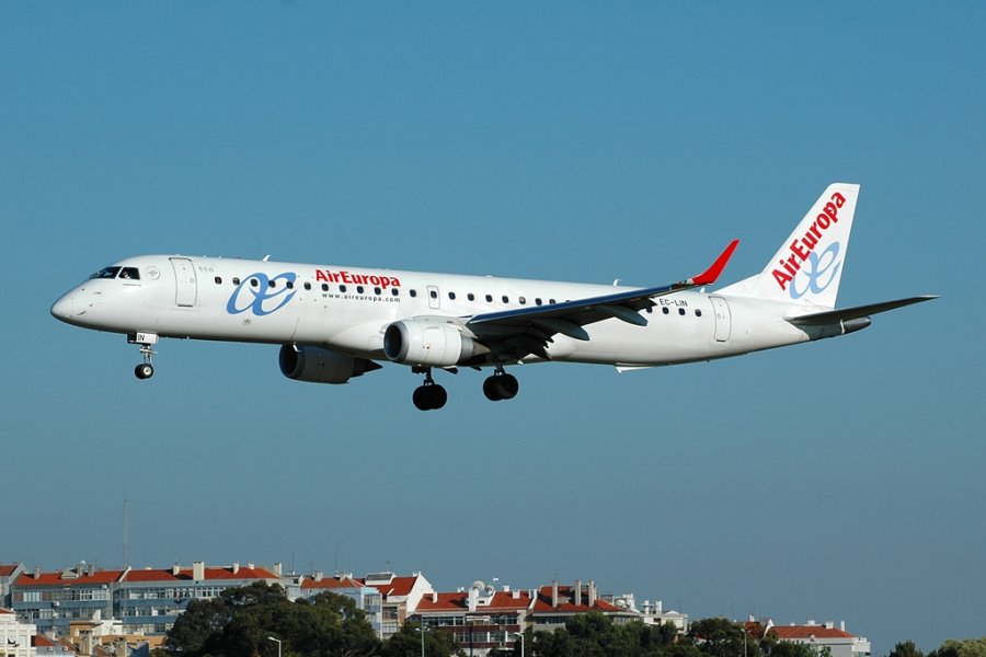 EC-LIN (cn 19000401) Embraer 190-200LR