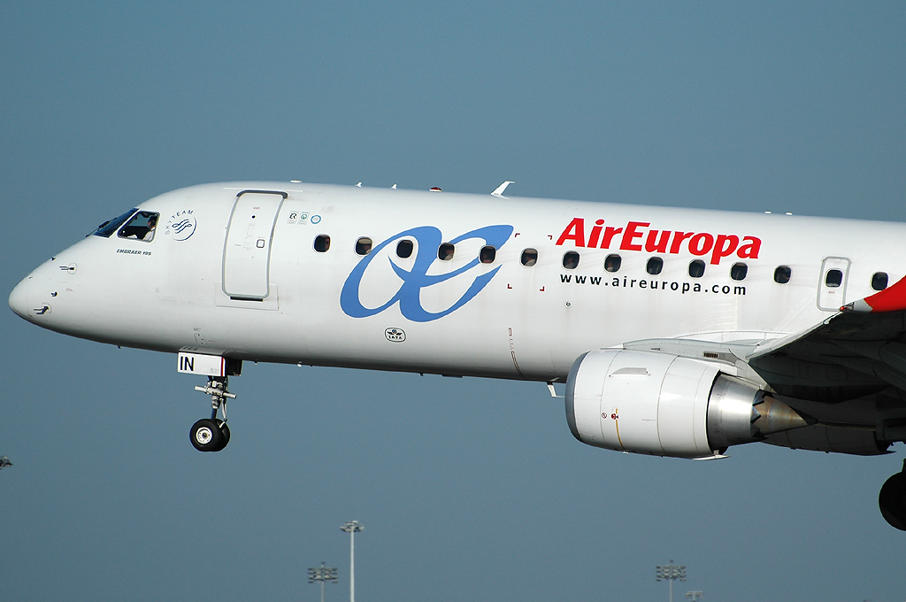 EC-LIN (cn 19000401) Embraer 190-200LR