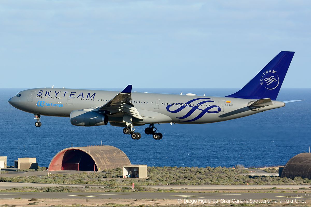 EC-LQP (526) 2003 Airbus A330-243
