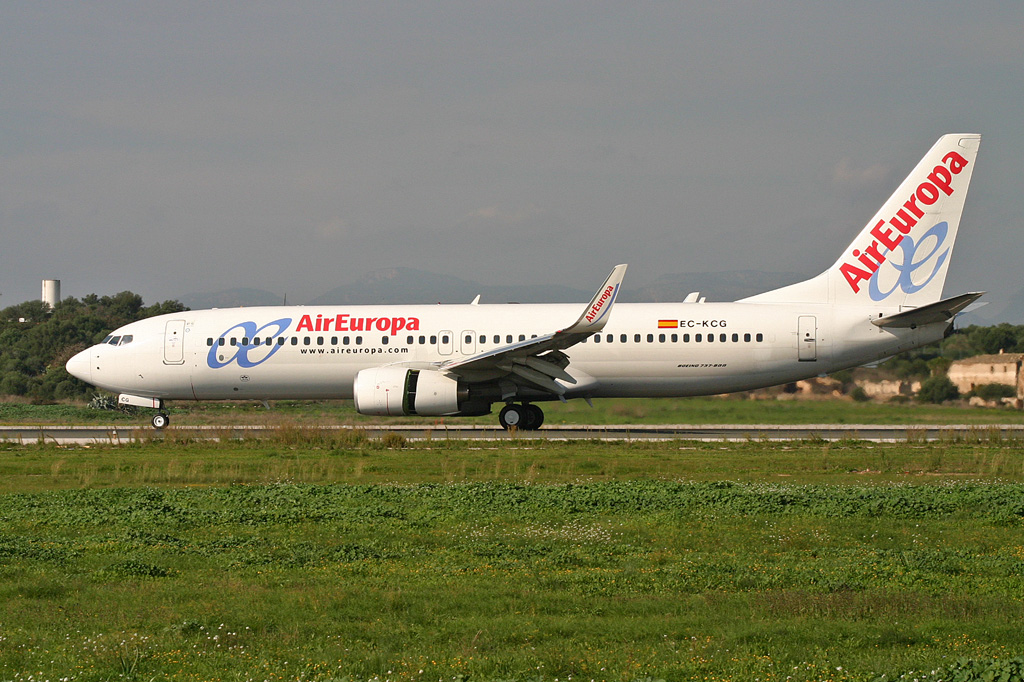 EC-KCG (33981) 2007 Boeing 737-85P(WL)