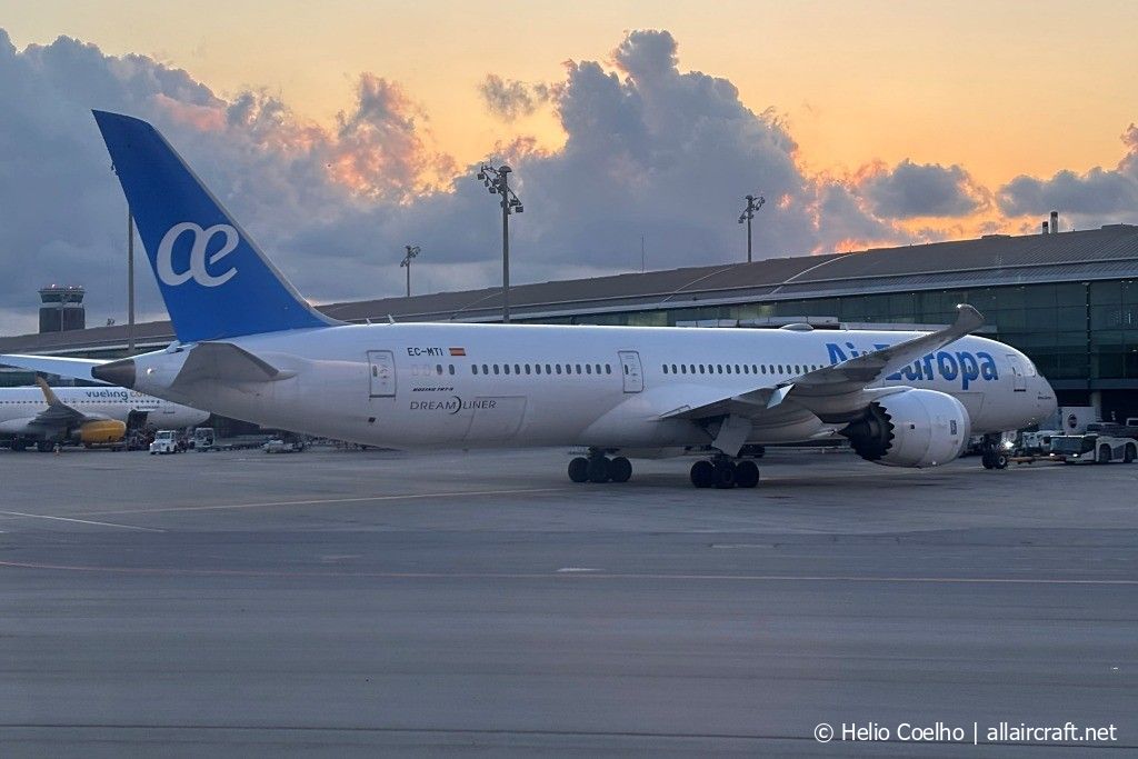 EC-MTI (62129) 2018 Boeing 787-9 Dreamliner