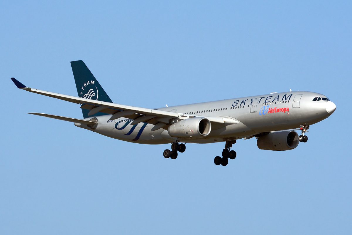 EC-LNH (551) 2003 Airbus A330-243