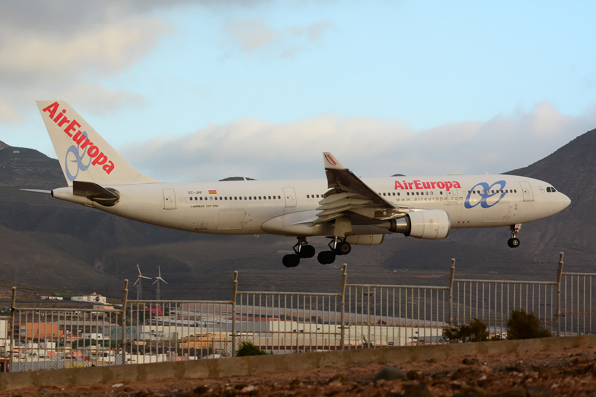 EC-JPF, (cn 733), Airbus A330-202