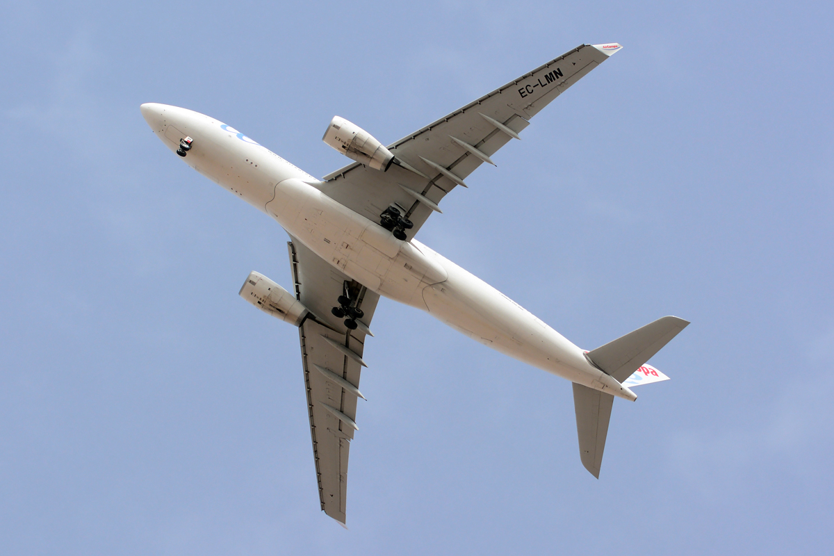 EC-LMN, (cn 597), Airbus A330-243