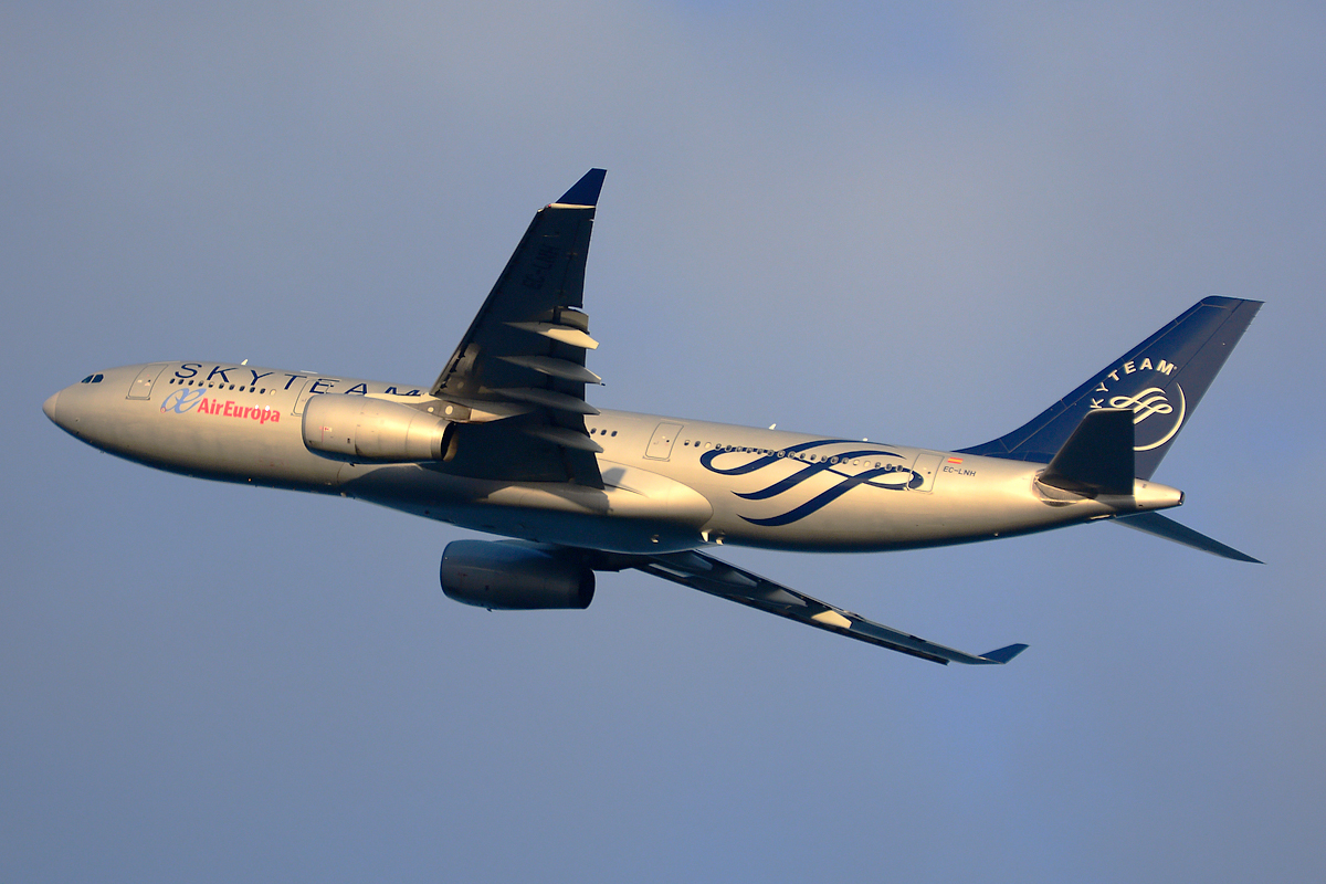 EC-LNH (551) 2003 Airbus A330-243