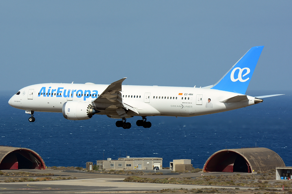 EC-MIH (cn 36413) Boeing 787-8
