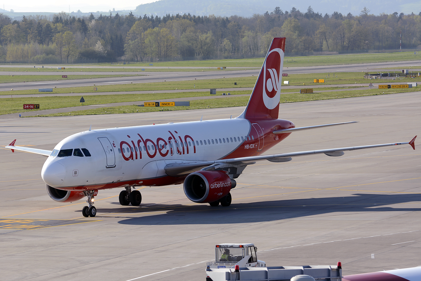HB-IOX, (cn 3604), Airbus A319-112,
