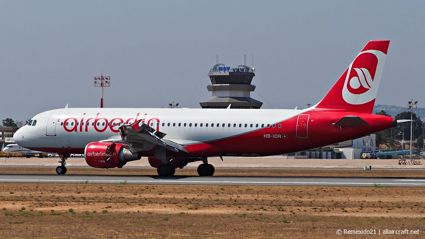 HB-IOR (4033) 2009 Airbus A320-214