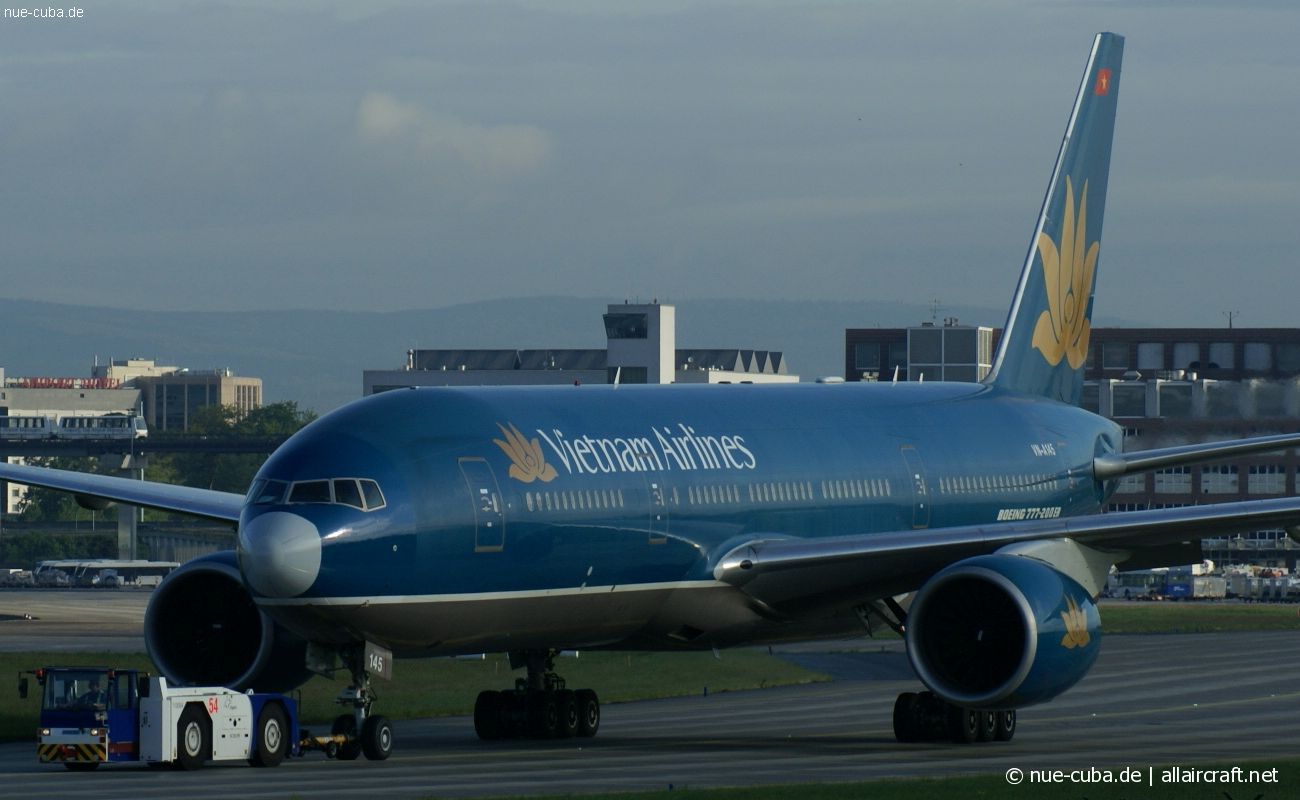 VN-A145 (33504) 2004 Boeing 777-26K(ER)
