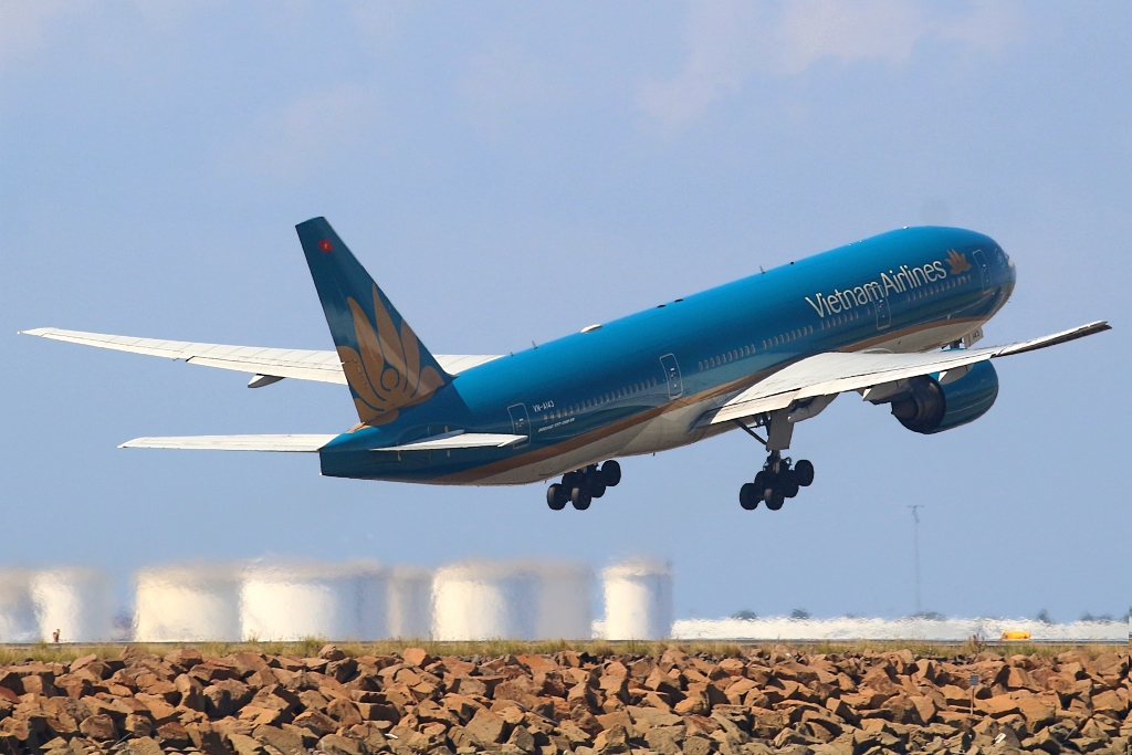 VN-A143 (33502) 2003 Boeing 777-26K(ER)