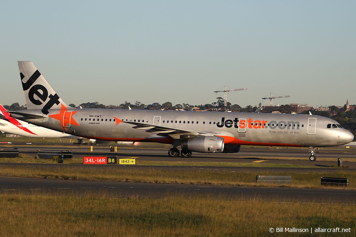 VH-VWT (3717) 2008 Airbus A321-232