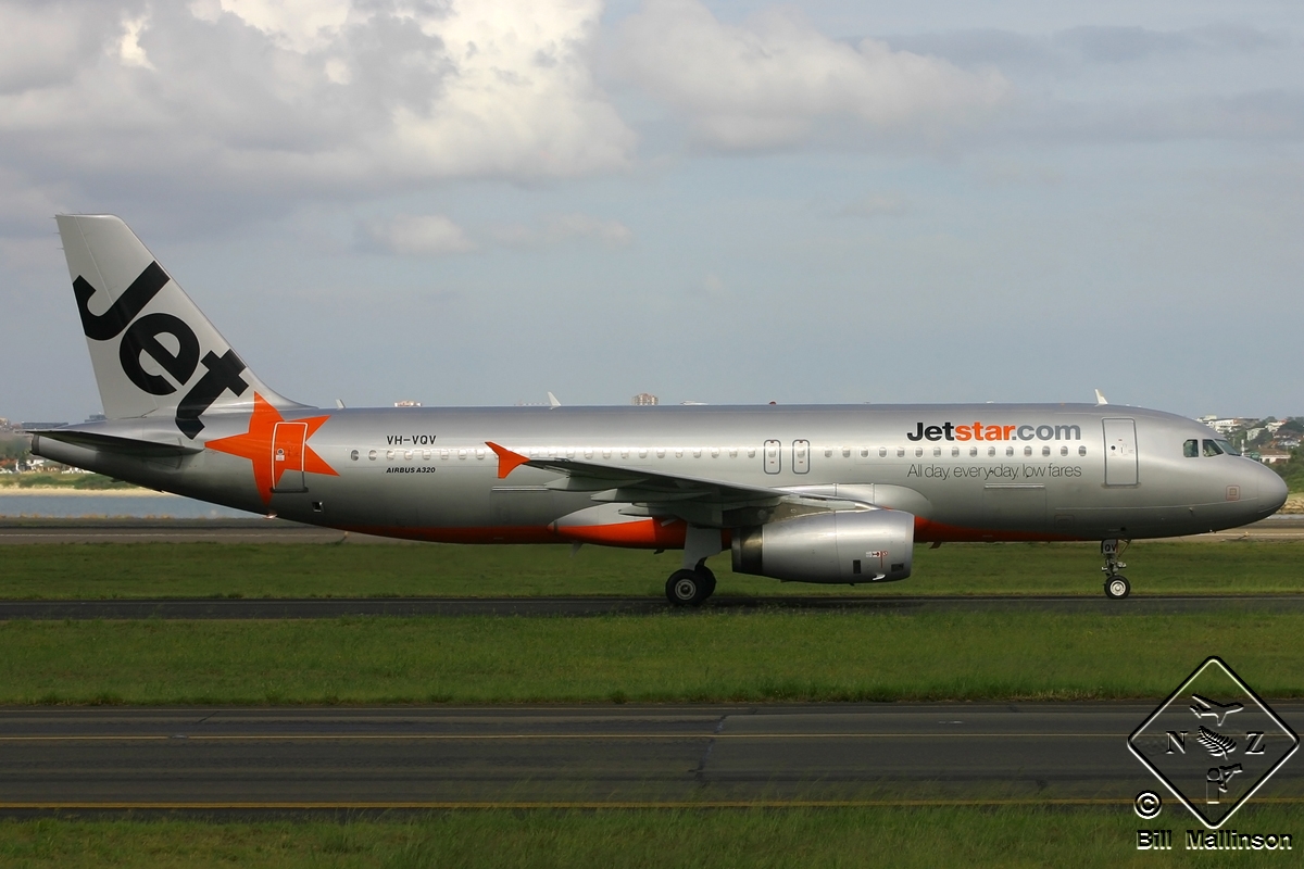 VH-VQV (2338) 2004 Airbus A320-232