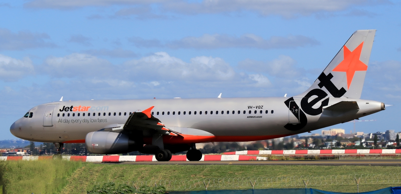 VH-VQZ, (cn 2292), Airbus A320-23