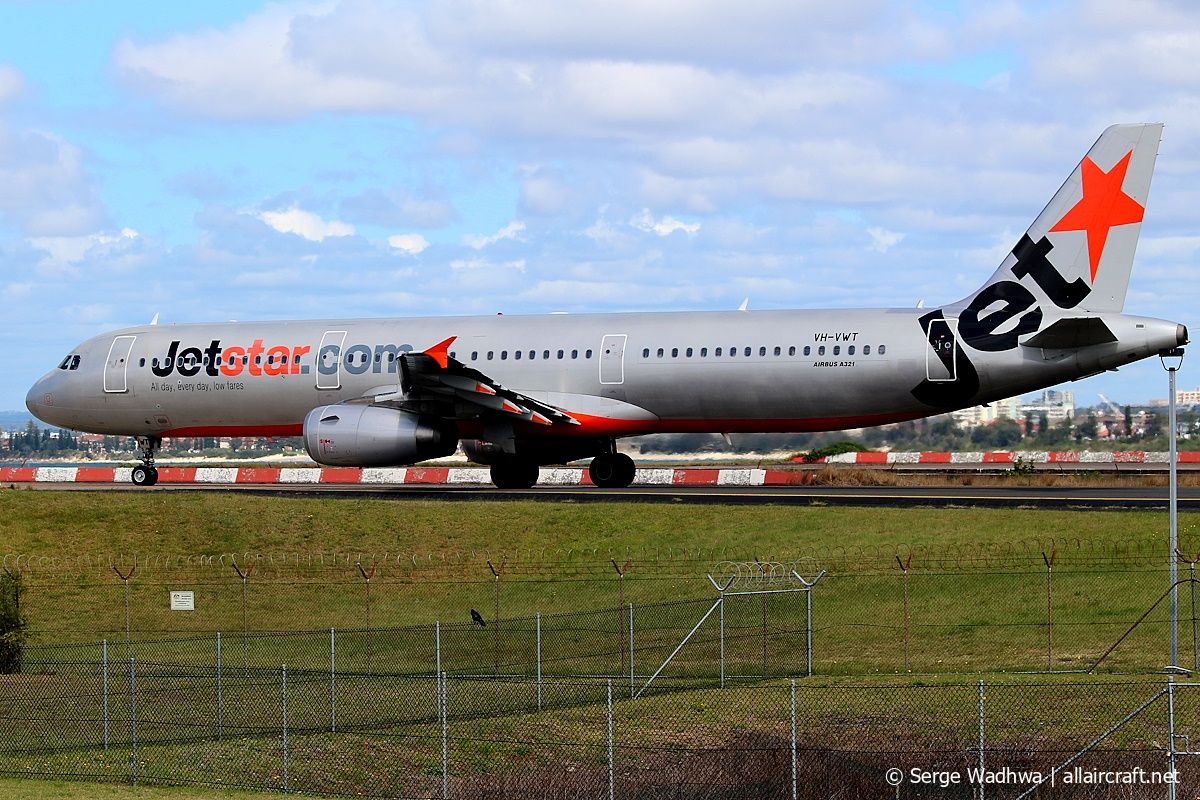 VH-VWT (3717) 2008 Airbus A321-232
