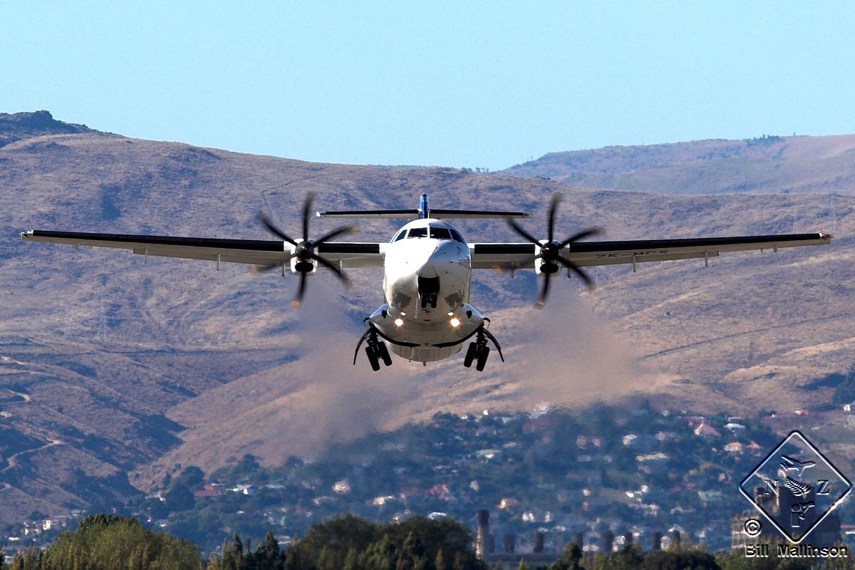 ZK-MCX (687) 1995 ATR-72-500