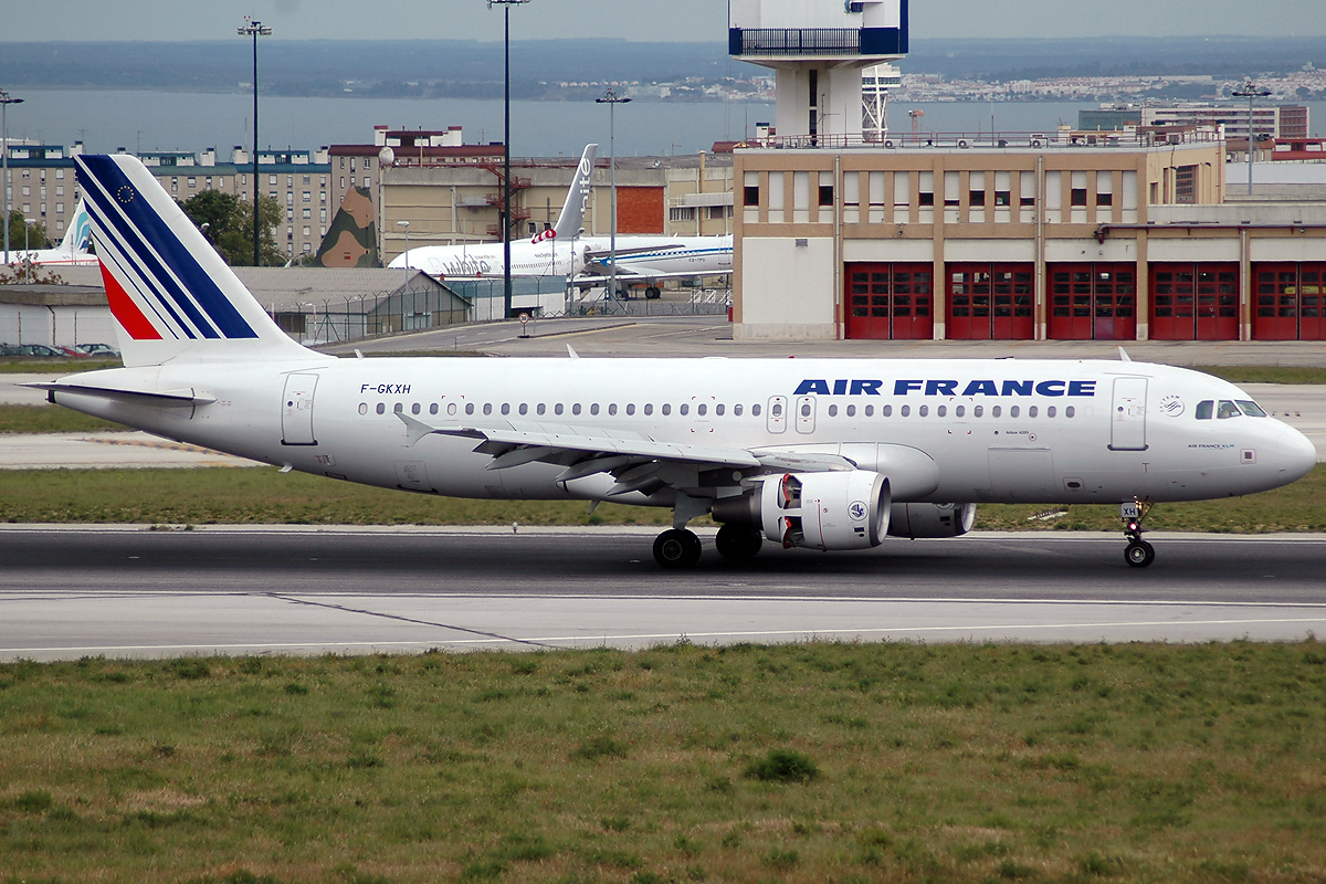 F-GKXH (1924) 2002 Airbus A320-214