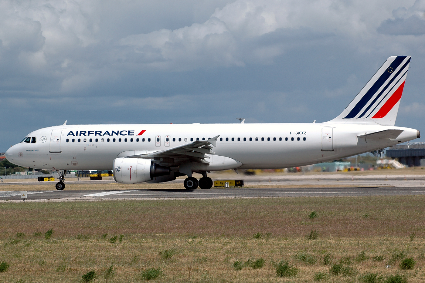 F-GKXZ (4137) 2009 Airbus A320-214