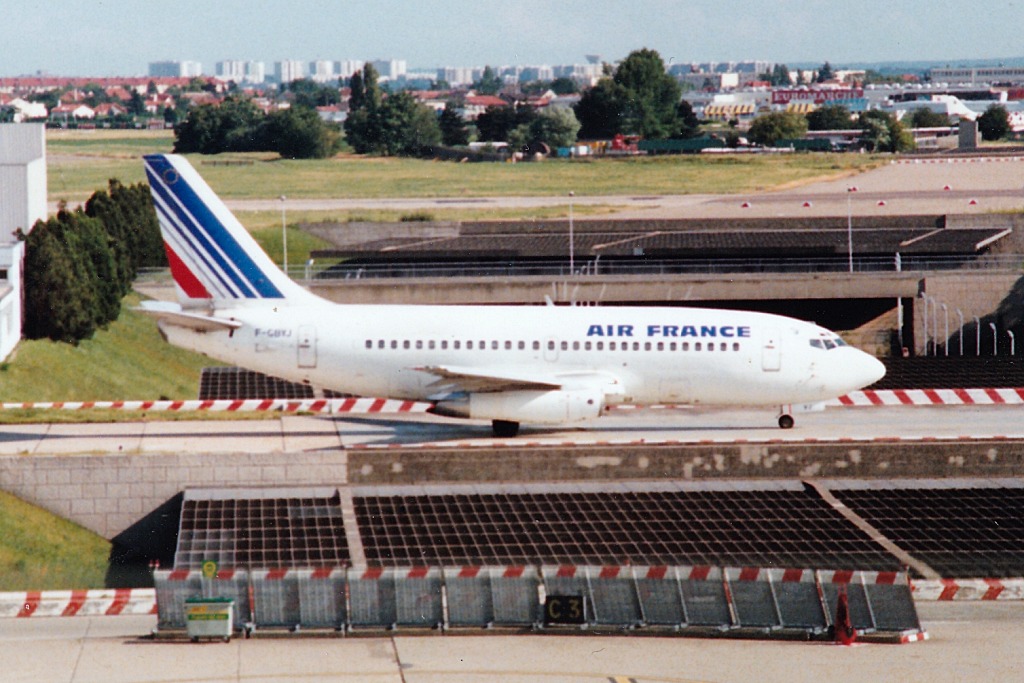 F-GBYJ (23009) 1983 Boeing 737-228 Adv