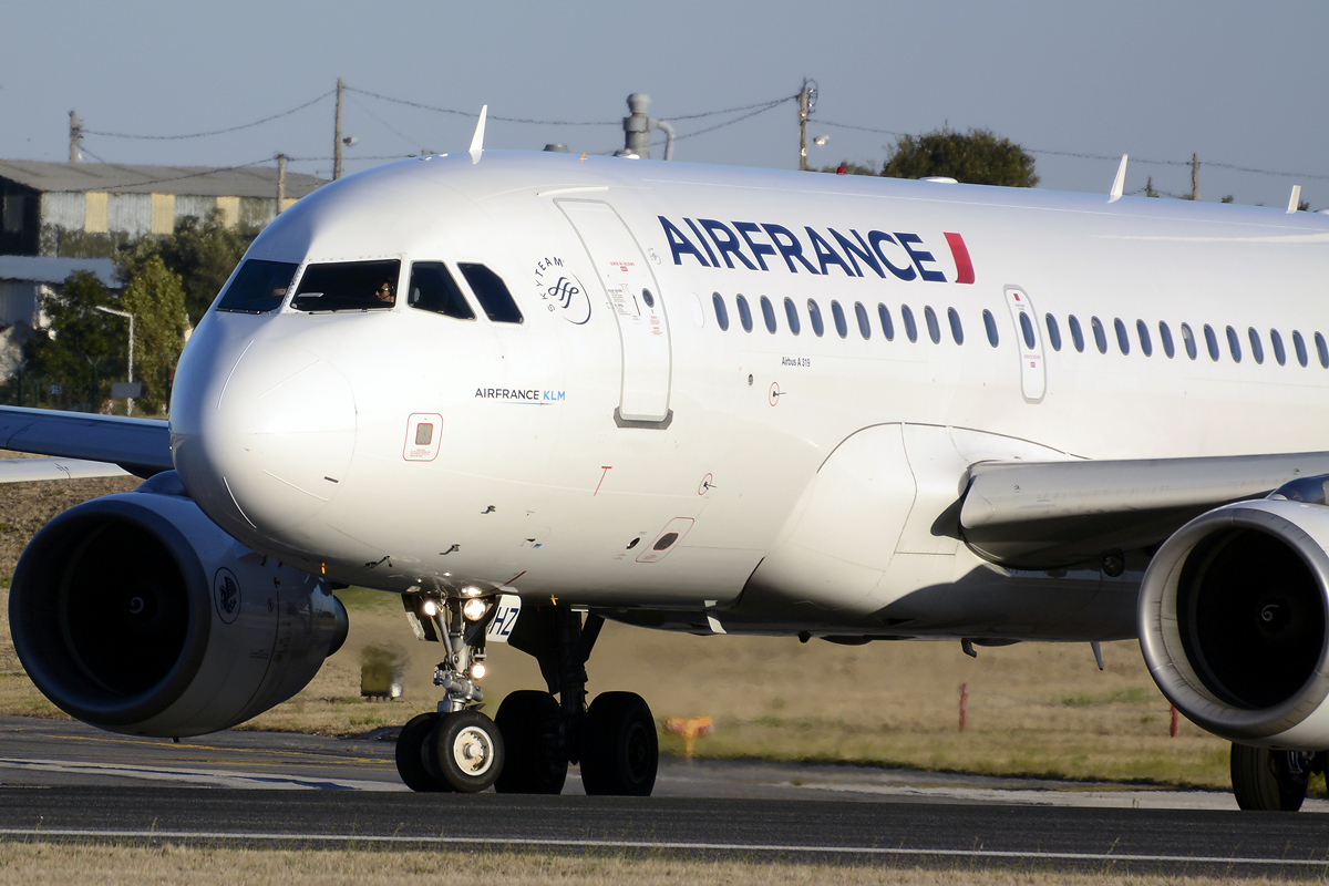 F-GRHZ (1622) 2001 Airbus A319-111