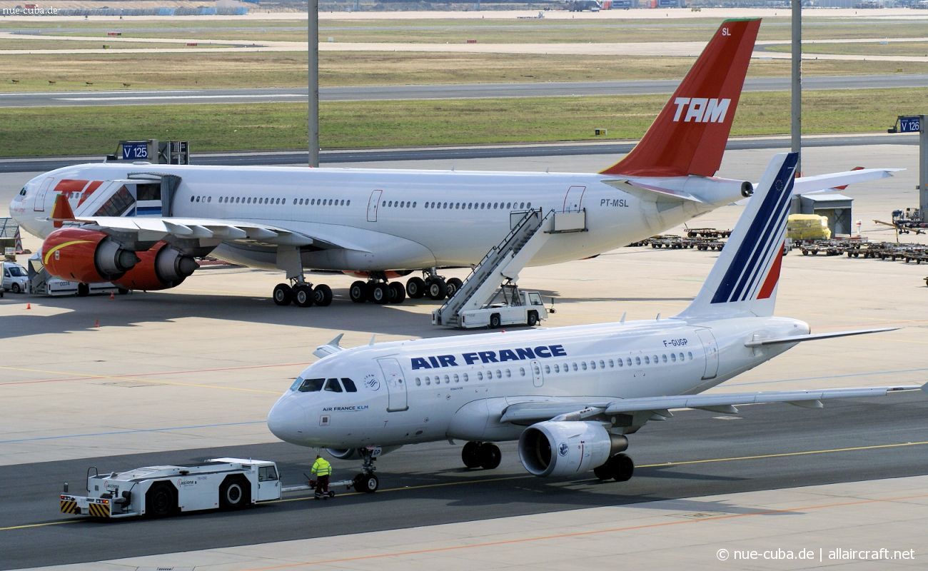 F-GUGP (2967) 2006 Airbus A318-111