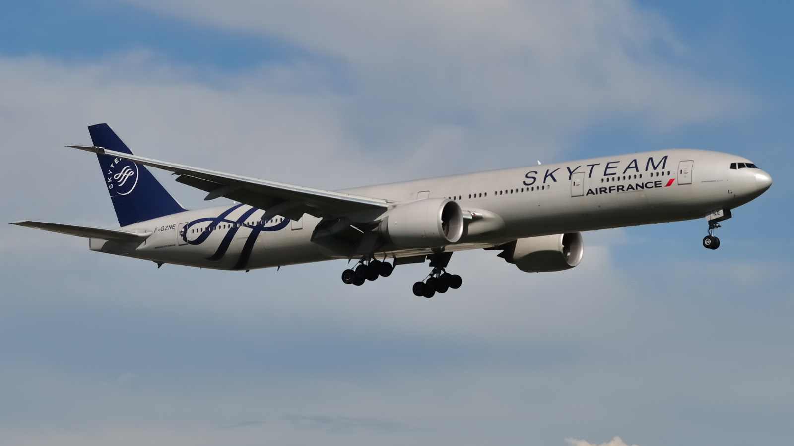 F-GZNE (cn 37432) Boeing 777-328ER
