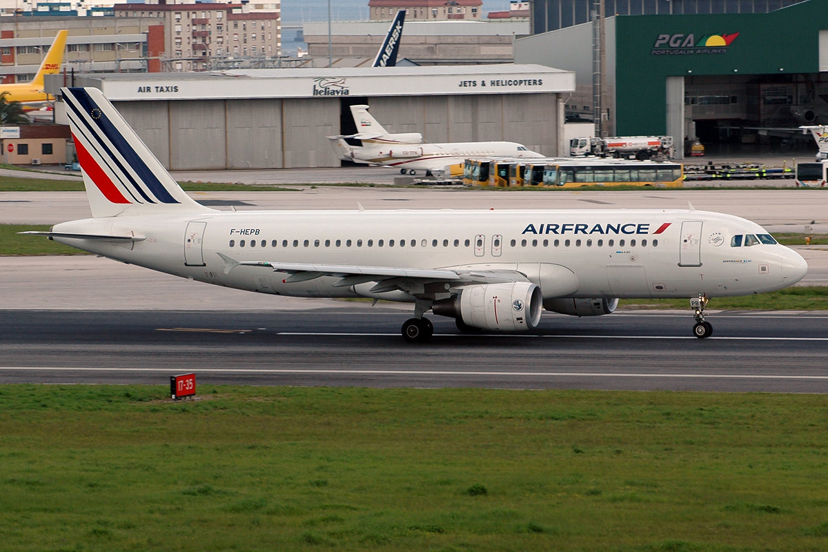 F-HEPB (cn 4241) Airbus A320-214