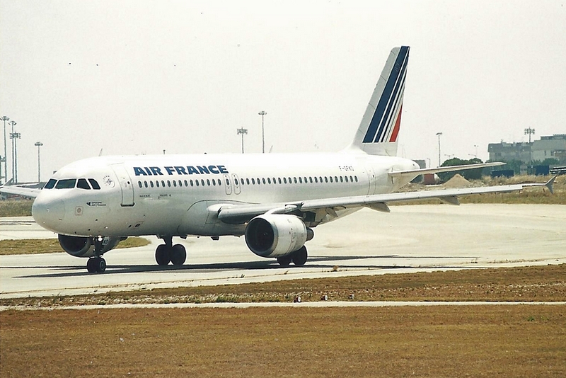 F-GFKO (129) 1990 Airbus A320-211