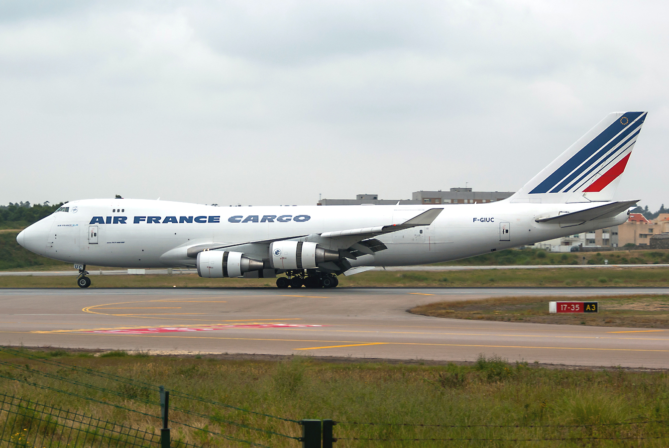 F-GIUC (32867) 2002 Boeing 747-428F(ER)