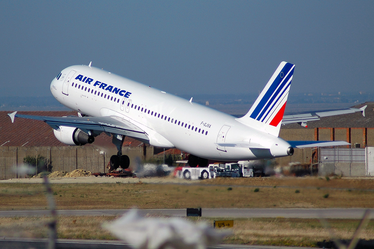 F-GJVA (144) 1990 Airbus A320-211