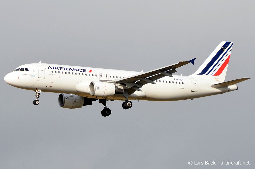 F-GKXH (1924) 2002 Airbus A320-214