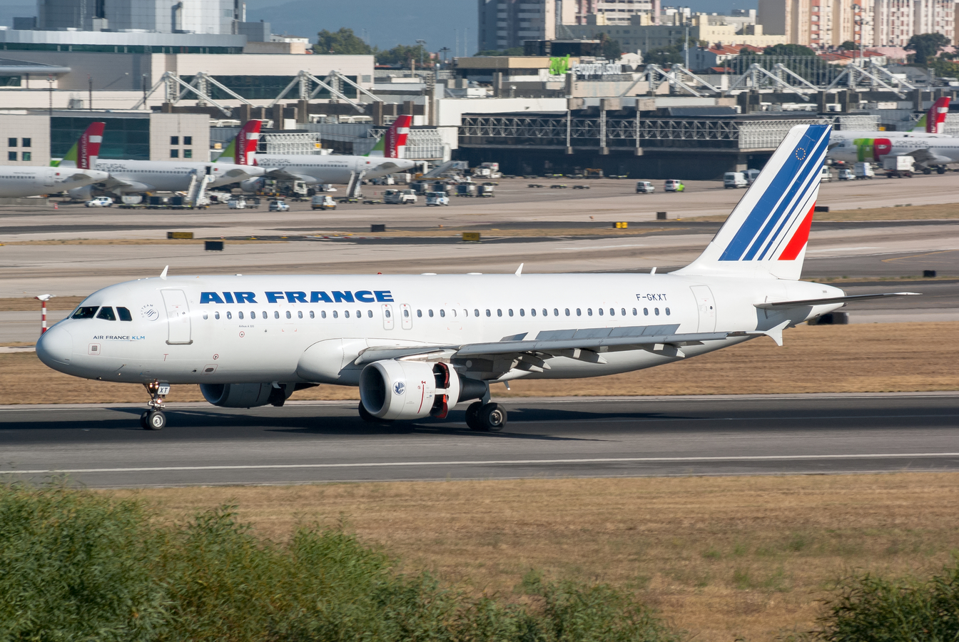 F-GKXT (3859) 2009 Airbus A320-214